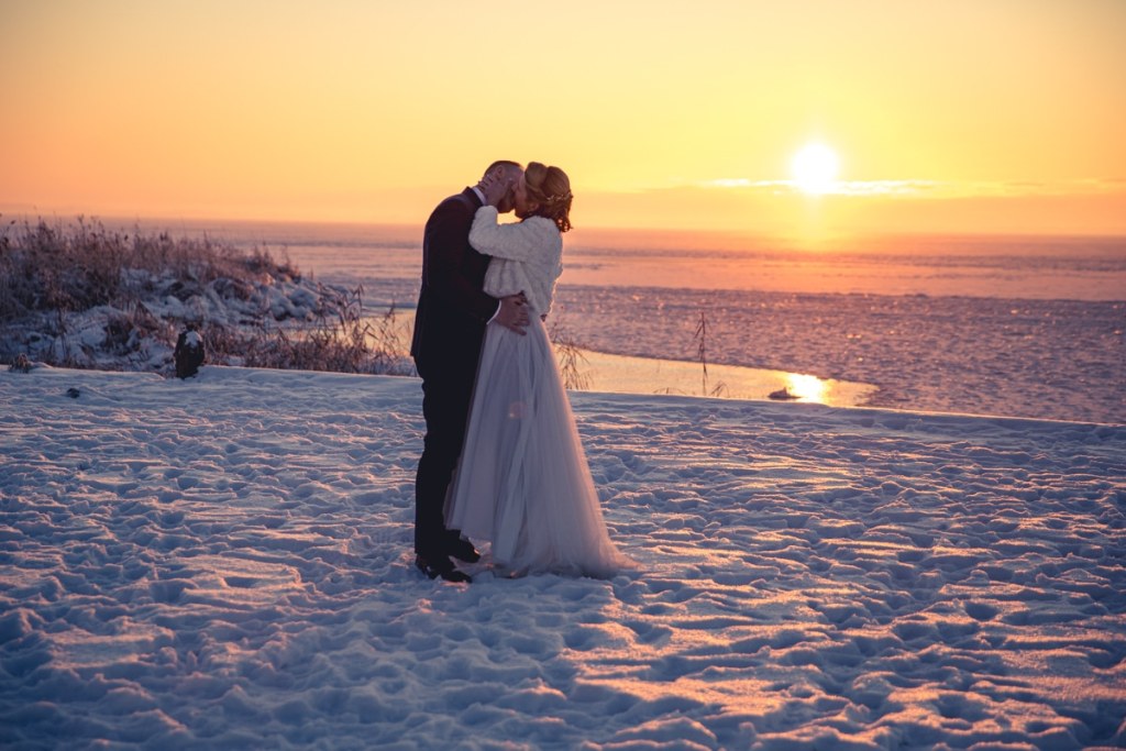 Brautpaarfotos am Achterwasser auf Usedom im Winter